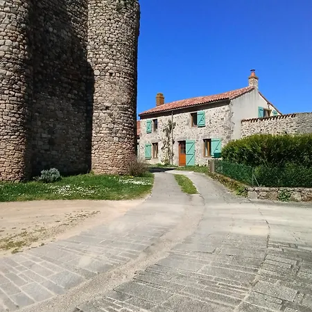 Holiday home Le Logis Du Vieux Donjon