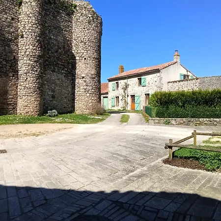 Holiday home Le Logis Du Vieux Donjon Chateaumur